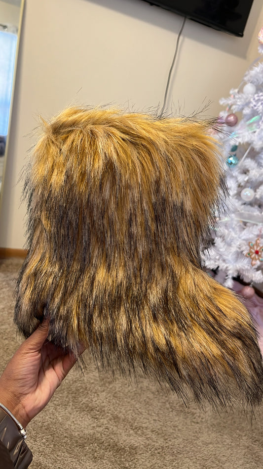 Short FUR boots